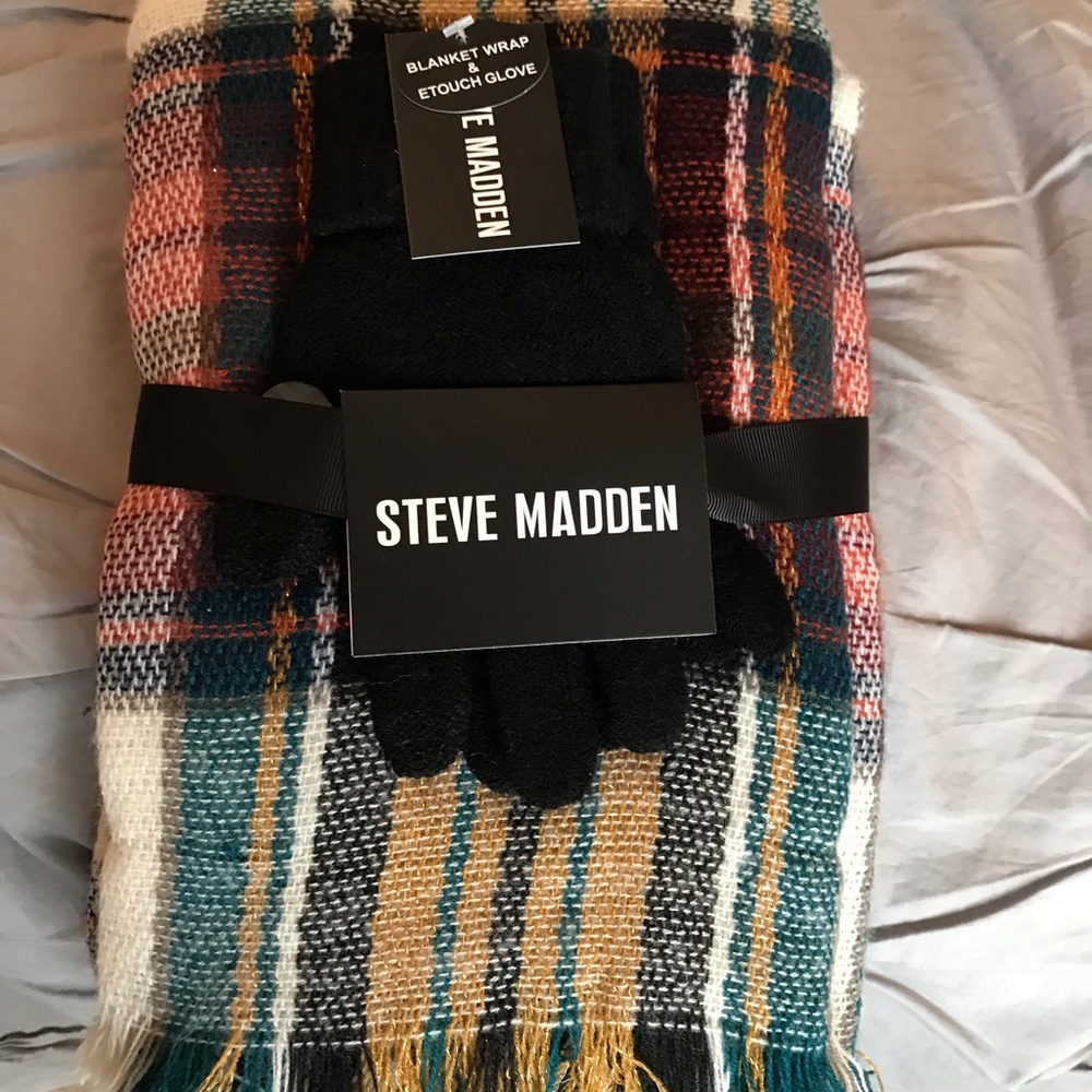 Blanket scarf & e-gloves